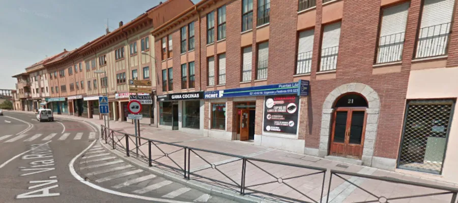 cerrajeros expertos en aperturas y reparaciones a domicilio, tienda de cerrajería en Vía Roma